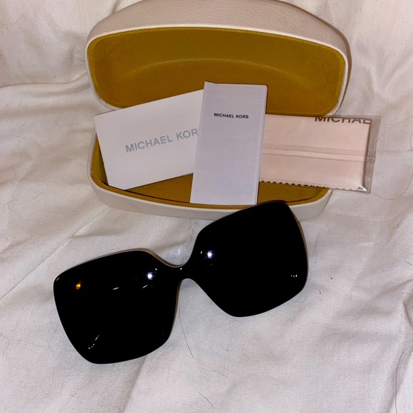 BRAND NEW Black Michael Kors Sunglasses - Picture 1 of 7